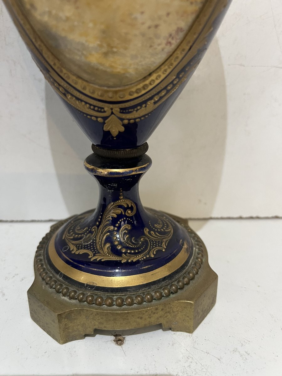 Paire de vases en faience fine de style Louis XVI du début du XX siècle -photo-1