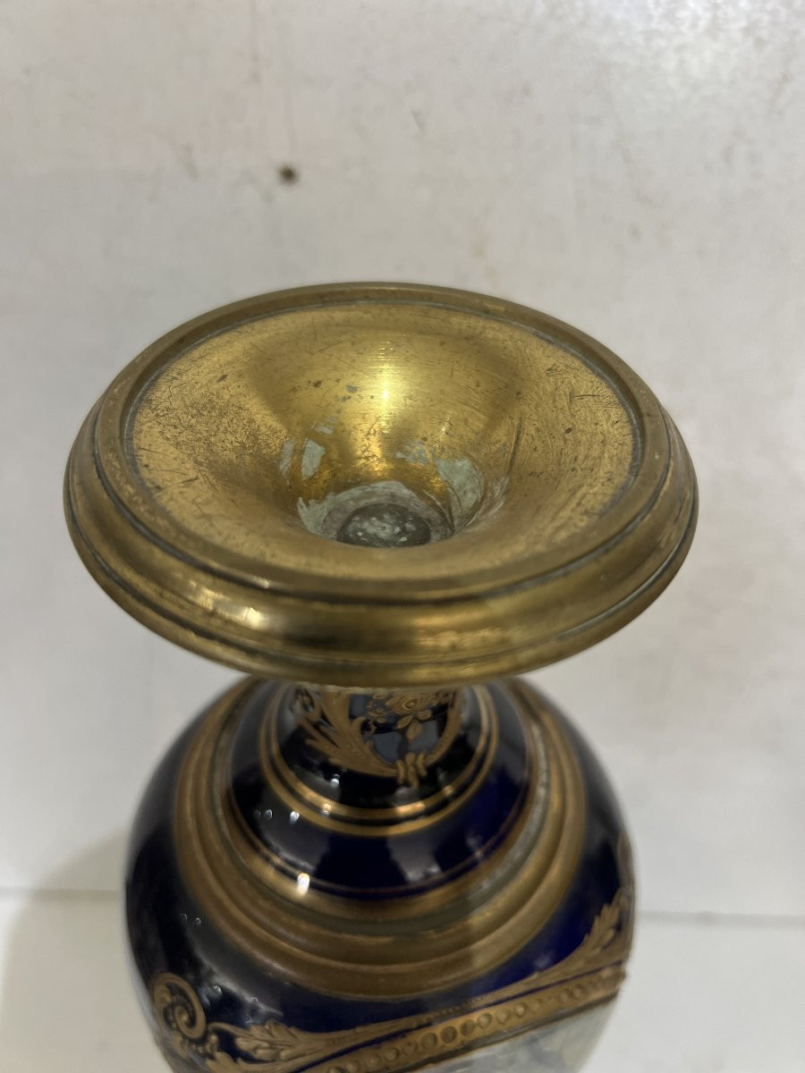 Paire de vases en faience fine de style Louis XVI du début du XX siècle -photo-2