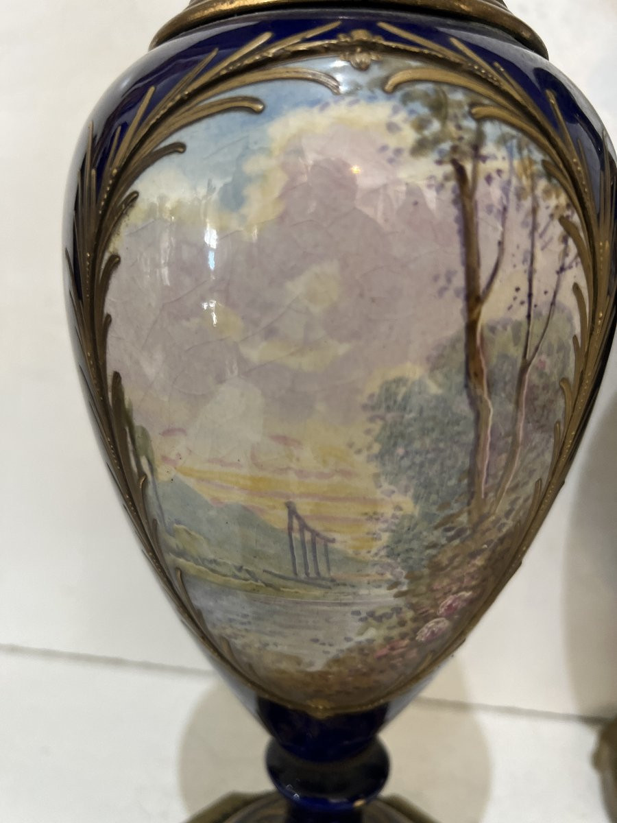 Paire de vases en faience fine de style Louis XVI du début du XX siècle -photo-3
