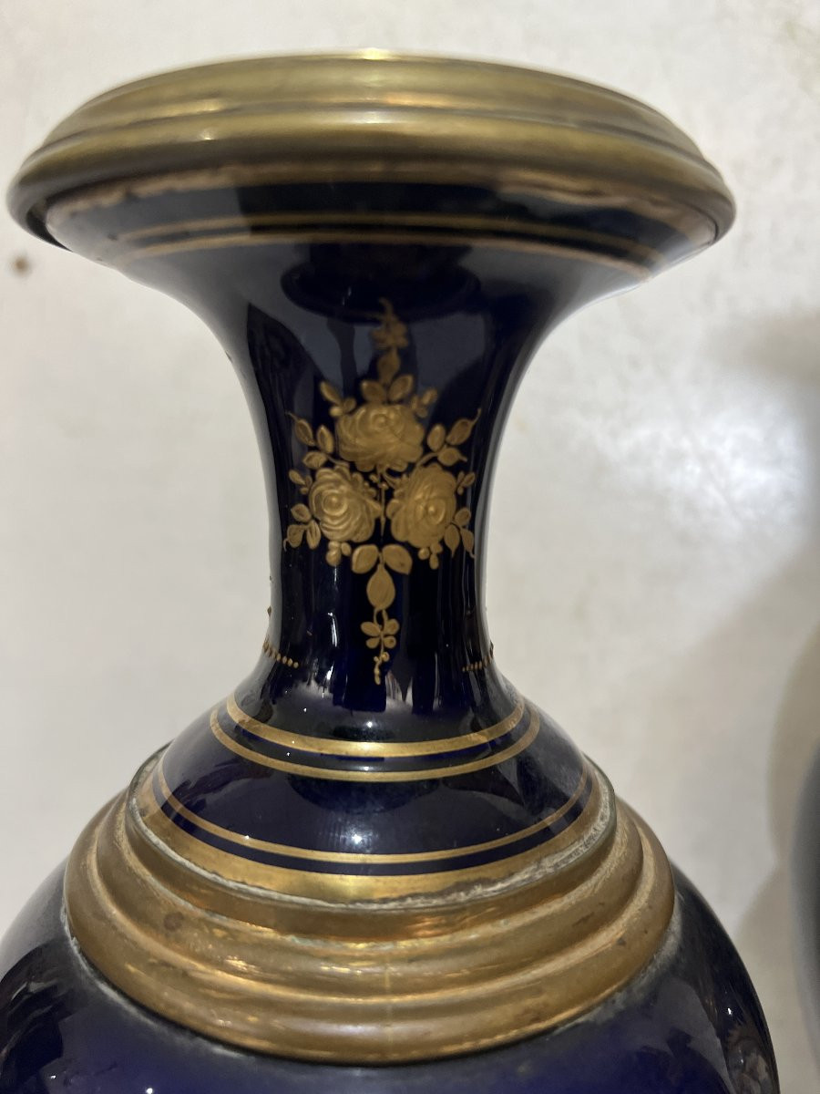 Paire de vases en faience fine de style Louis XVI du début du XX siècle -photo-4