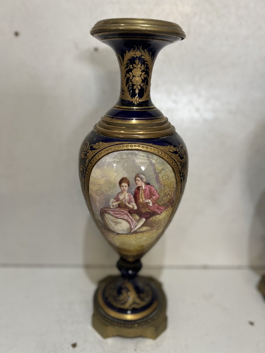 Paire de vases en faience fine de style Louis XVI du début du XX siècle -photo-8
