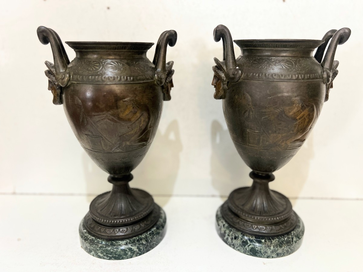 Paire de vases en régule patiné du XIX siècle