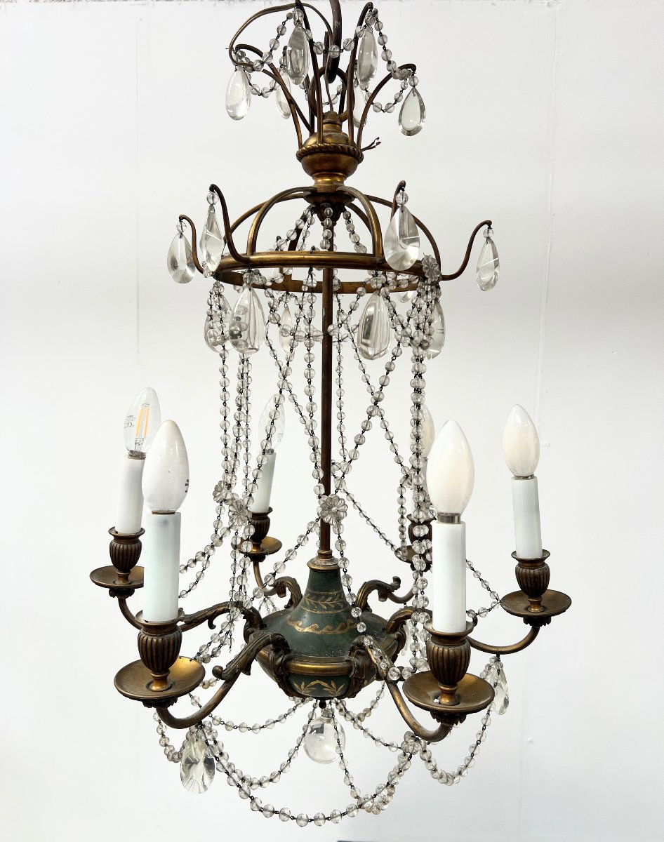 Lustre de style Louis XVI a guirlande de perle et tole peinte XX siècle