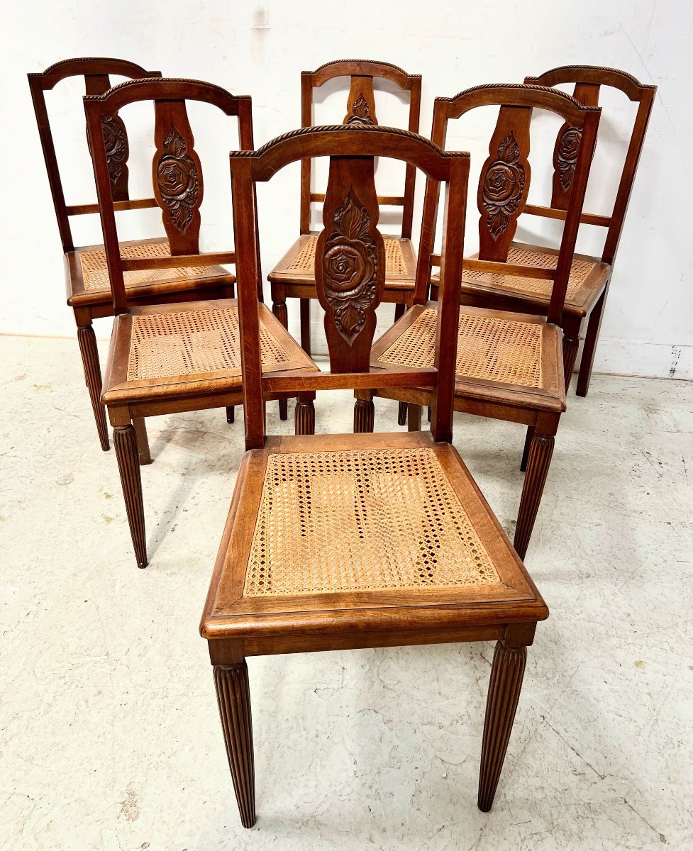 Suite de six chaises Art Déco en noyer massif XX siècle