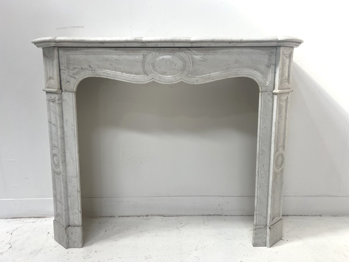 Cheminée de style Louis XV Model Pompadour Marbre blanc de Carrare XX siècle