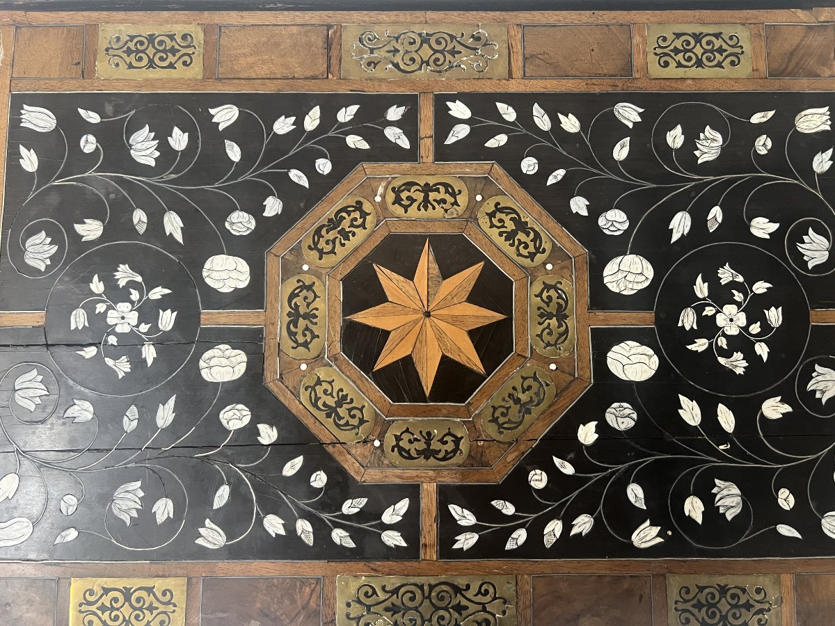 19th-century Spanish Ceremonial Table In Blackened Wood With A Marquetry Top-photo-2