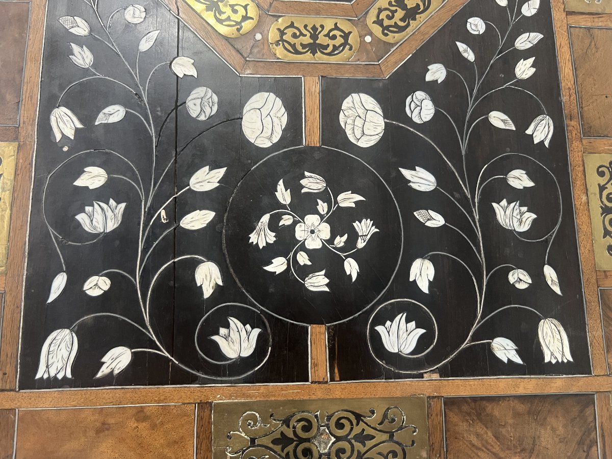 19th-century Spanish Ceremonial Table In Blackened Wood With A Marquetry Top-photo-3