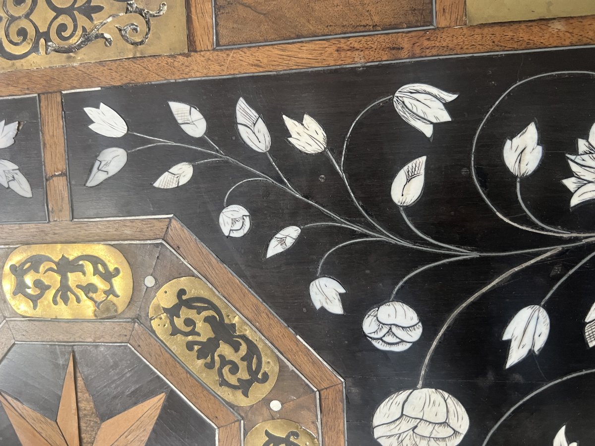 19th-century Spanish Ceremonial Table In Blackened Wood With A Marquetry Top-photo-3