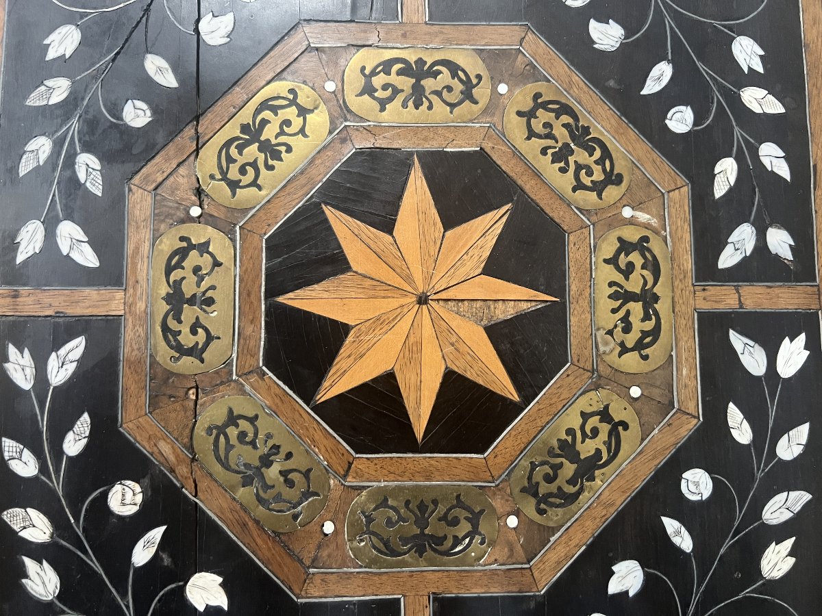 19th-century Spanish Ceremonial Table In Blackened Wood With A Marquetry Top-photo-6