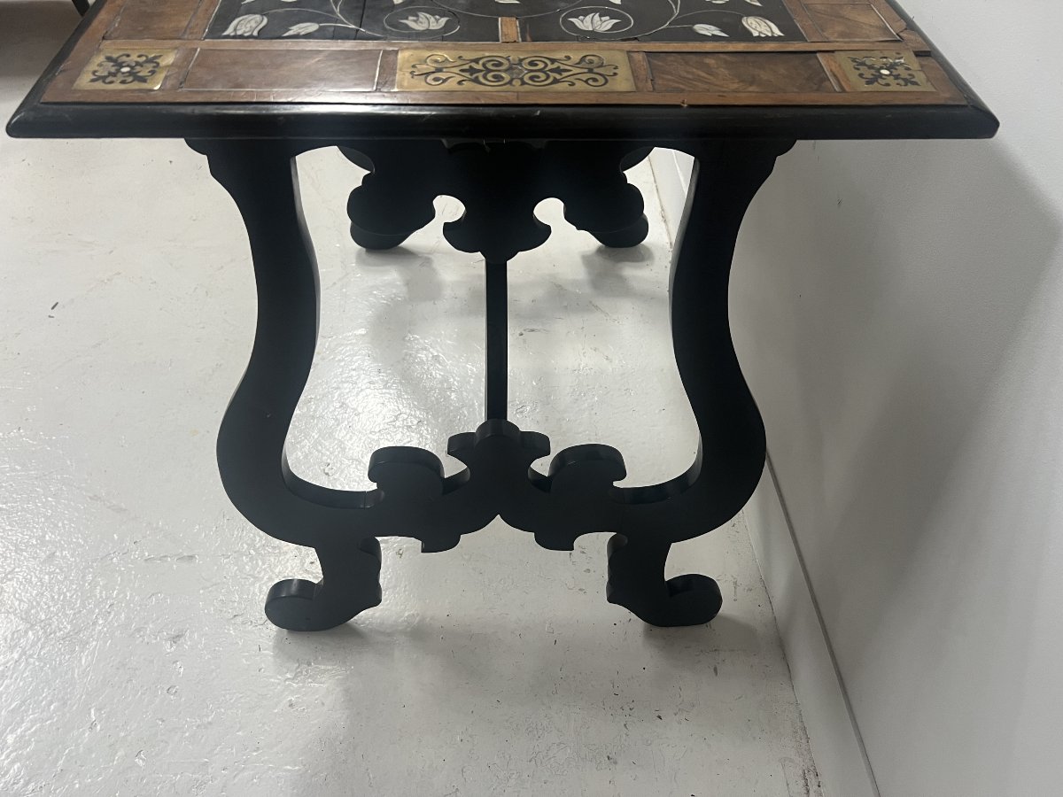 19th-century Spanish Ceremonial Table In Blackened Wood With A Marquetry Top-photo-7