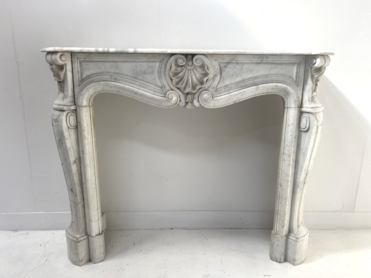 19th-century Louis XV-style Fireplace In Veined White Carrara Marble