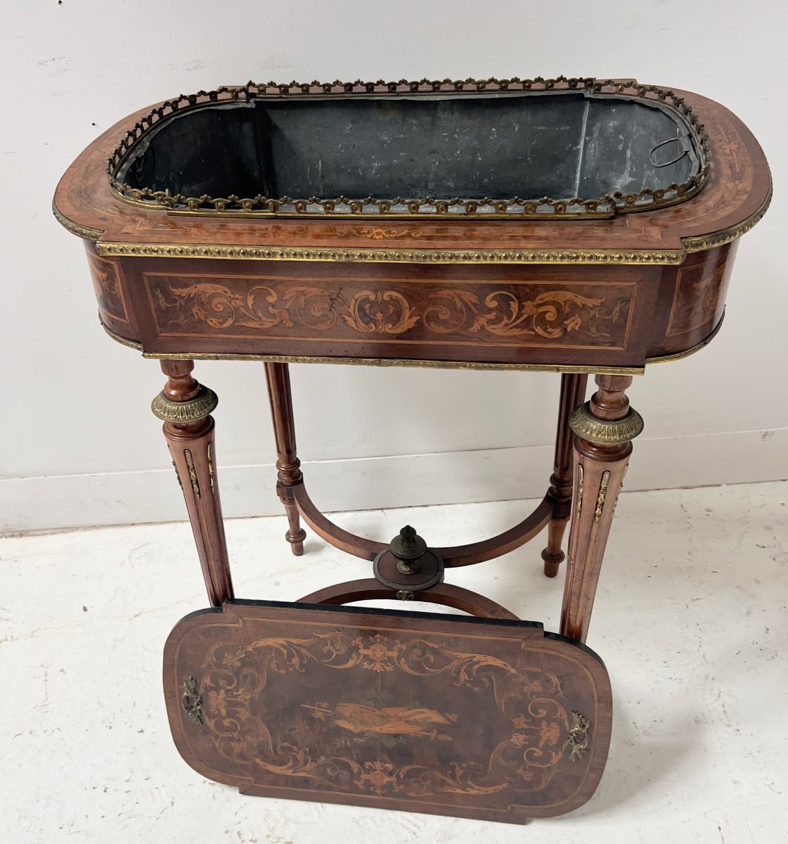 19th-century Napoleon III-style Wooden Veneer Planter-photo-2