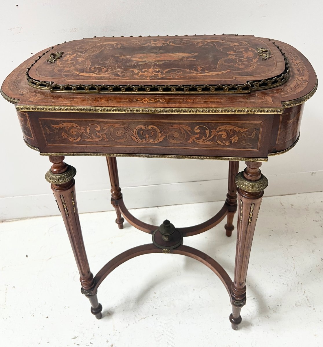19th-century Napoleon III-style Wooden Veneer Planter