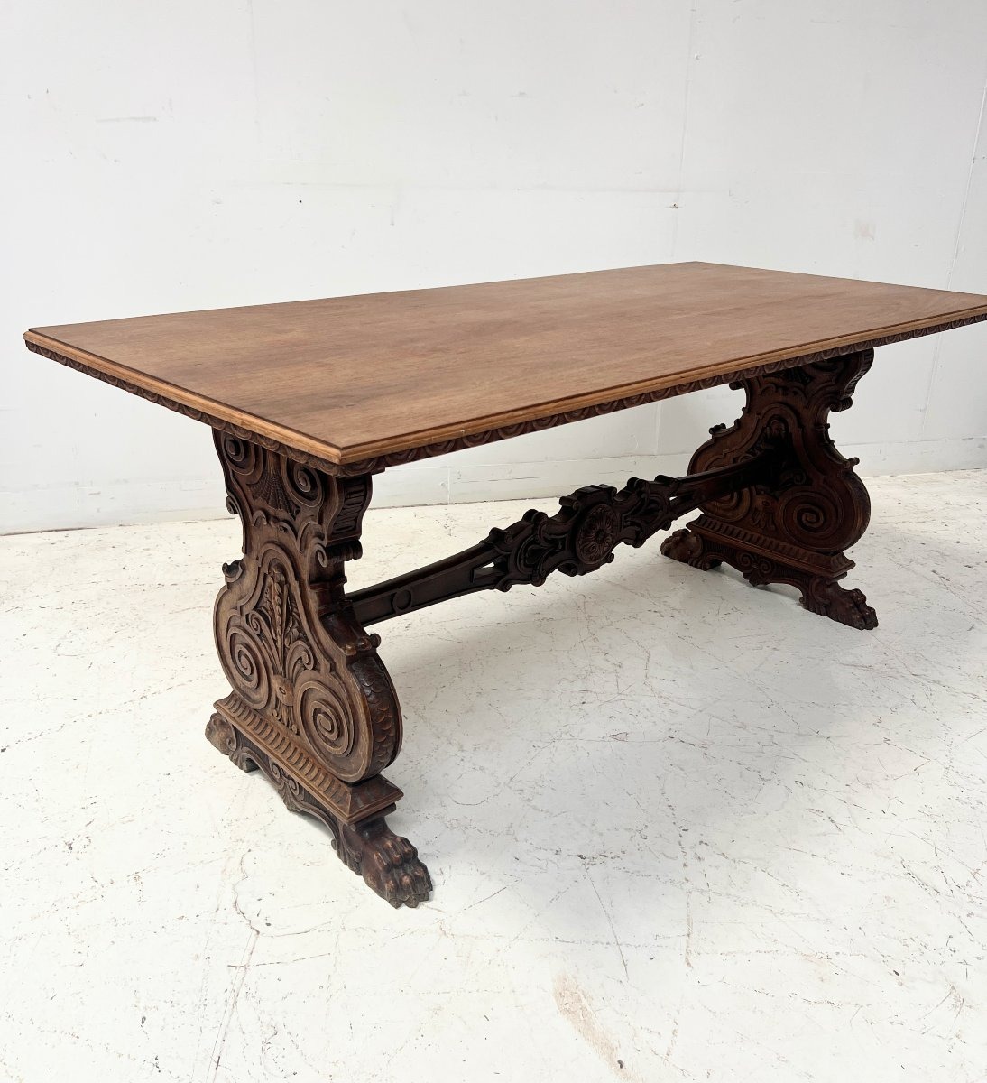 20th-century Renaissance-style Dining Table Made Of Carved Solid Wood