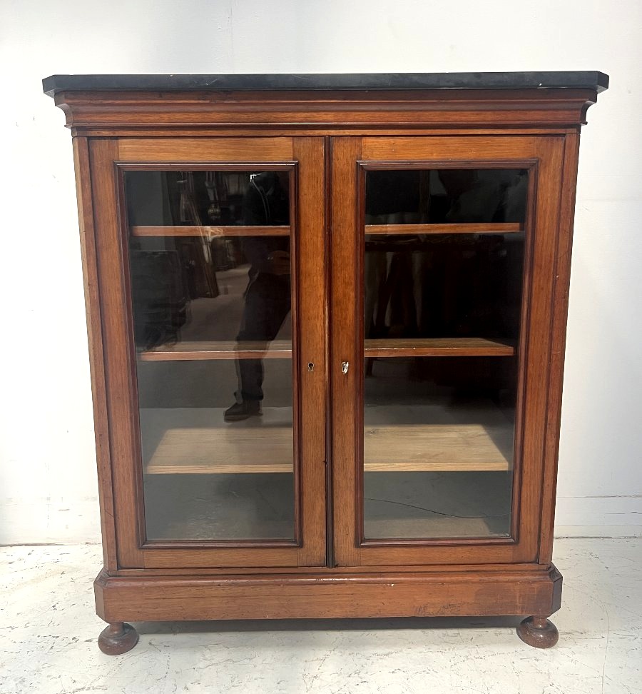 19th-century Mahogany And Veneer Display Cabinet At Counter Height
