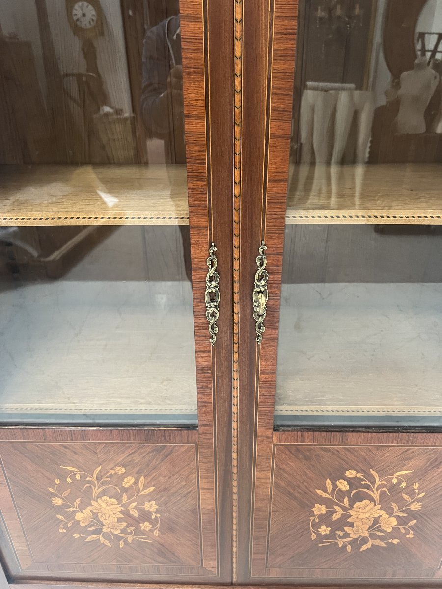 Vitrine de style Louis XV en bois de placage marqueté XX siècle-photo-2