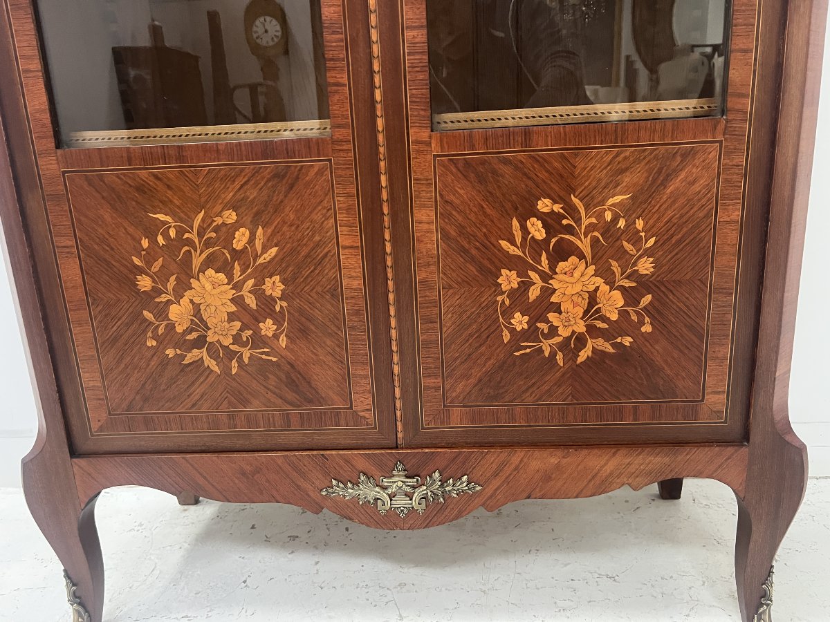 Vitrine de style Louis XV en bois de placage marqueté XX siècle-photo-3