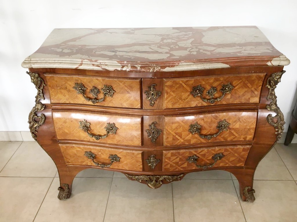 Commode  De Style Louis XIV En Marqueterie Et Bronze