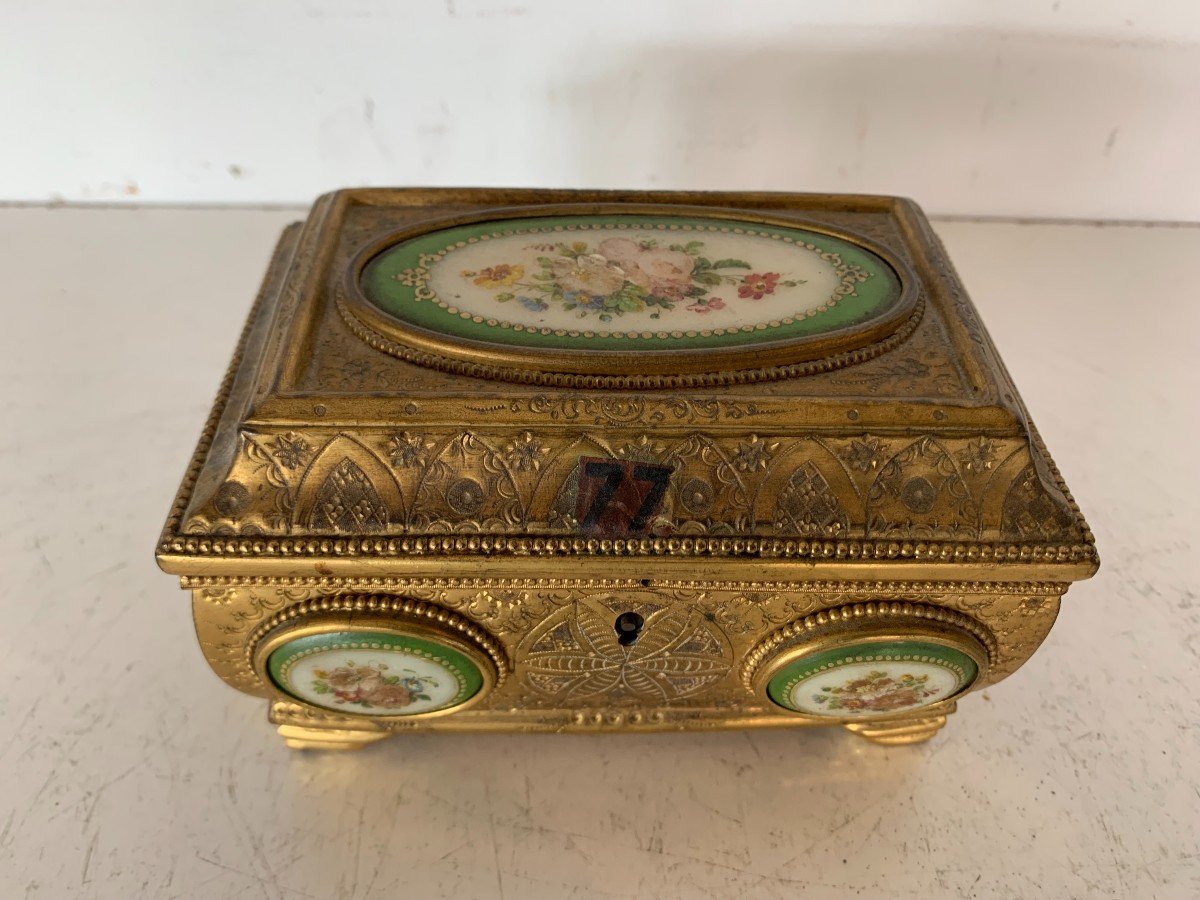 Boite A Bijoux En Métal Doré A Cabochons En Porcelaine Signée Tahan  XIX Siècle-photo-1