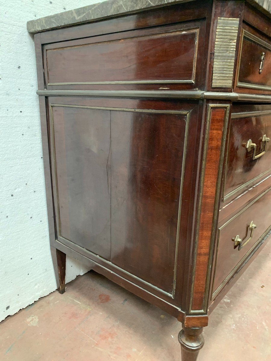 Commode De Style Lois XVI En Acajou Dessus De Marbre Gris Veiné XIX Siècle-photo-3