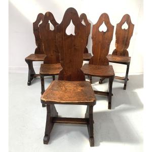 Suite de six chaises en bois naturel "art Brutaliste " XX siècle