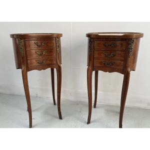 Paire de chevets rognons de style Louis XV en bois de rose XX siècle