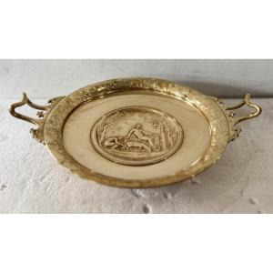 Coupe sur pied en bronze doré par "F LEVILLAIN Fondeur Barbedienne " XIX Siecle