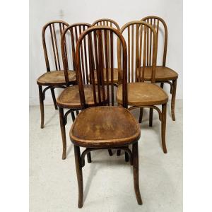 Suite de six chaises en bois courbé XX siècle