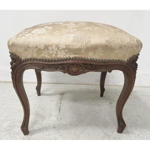 Tabouret de style Louis XV en noyer massif XX siècle