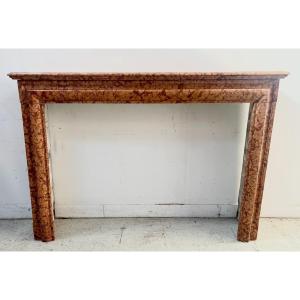 Cheminée de style Louis XIV en marbre de brèche moucheté XIX siècle