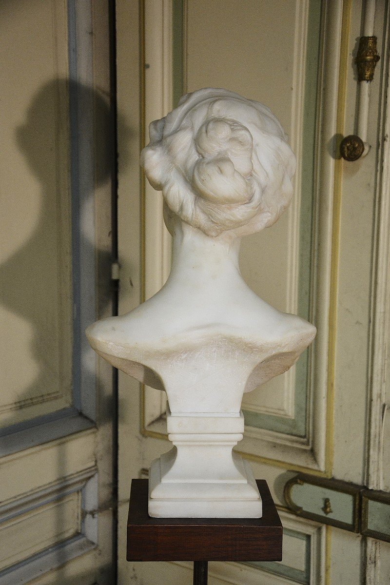 Bust Of A Young Woman In Marble By Van Der Staeten-photo-3