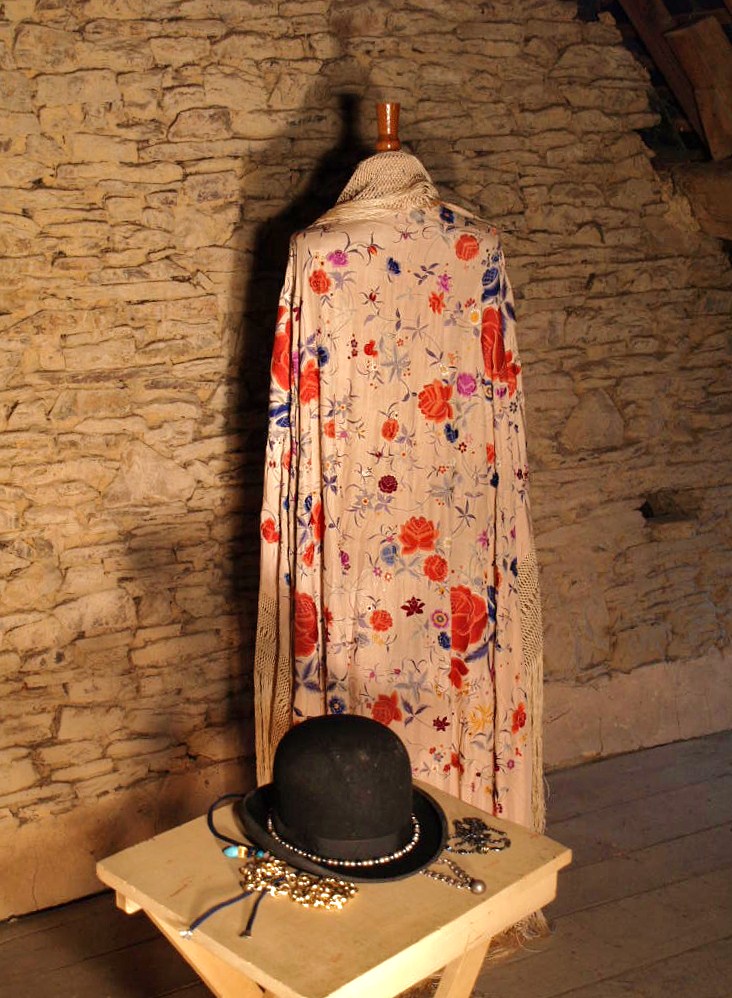 Large Embroidered Shawl, China. Early Twentieth Century-photo-3