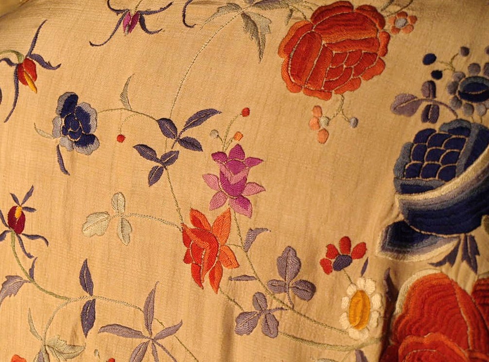 Large Embroidered Shawl, China. Early Twentieth Century-photo-2