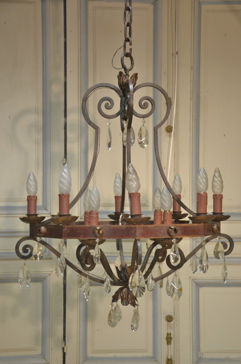 Grand Lustre En Fer Forgé Et Pendeloques