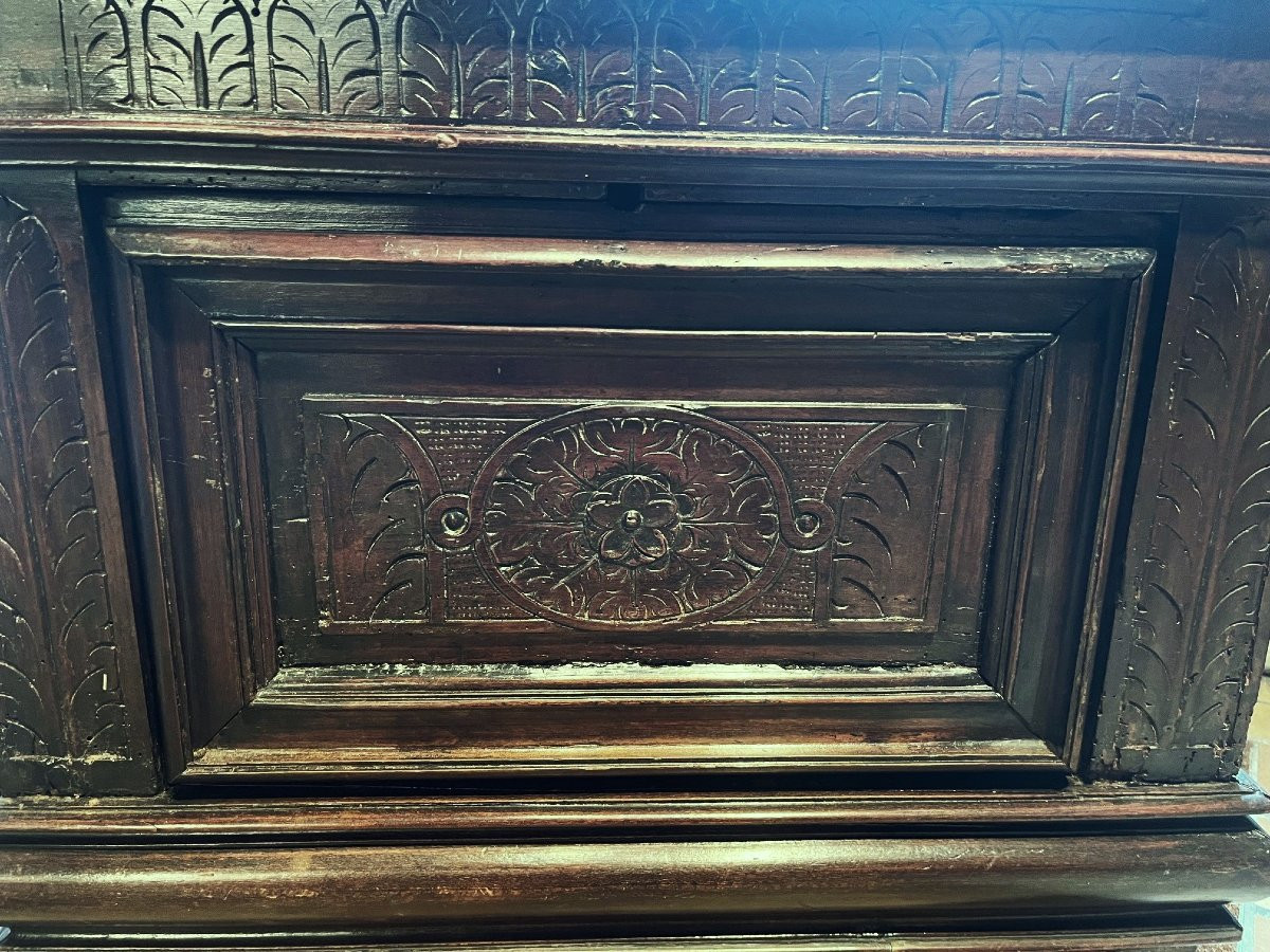 Petit coffre bombé en noyer de style Renaissance-photo-2