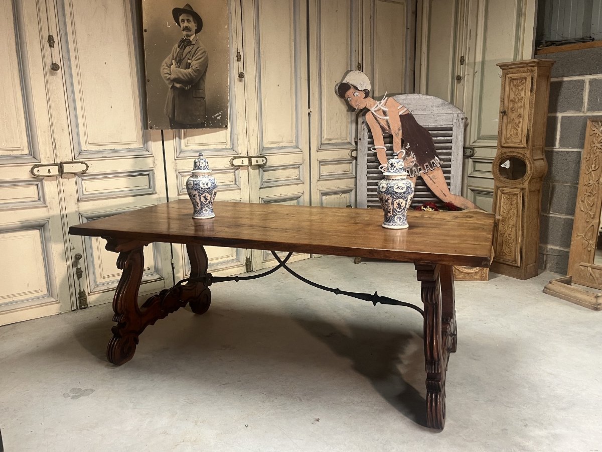Table de style espagnole en noyer, époque XIXeme siècle.-photo-6