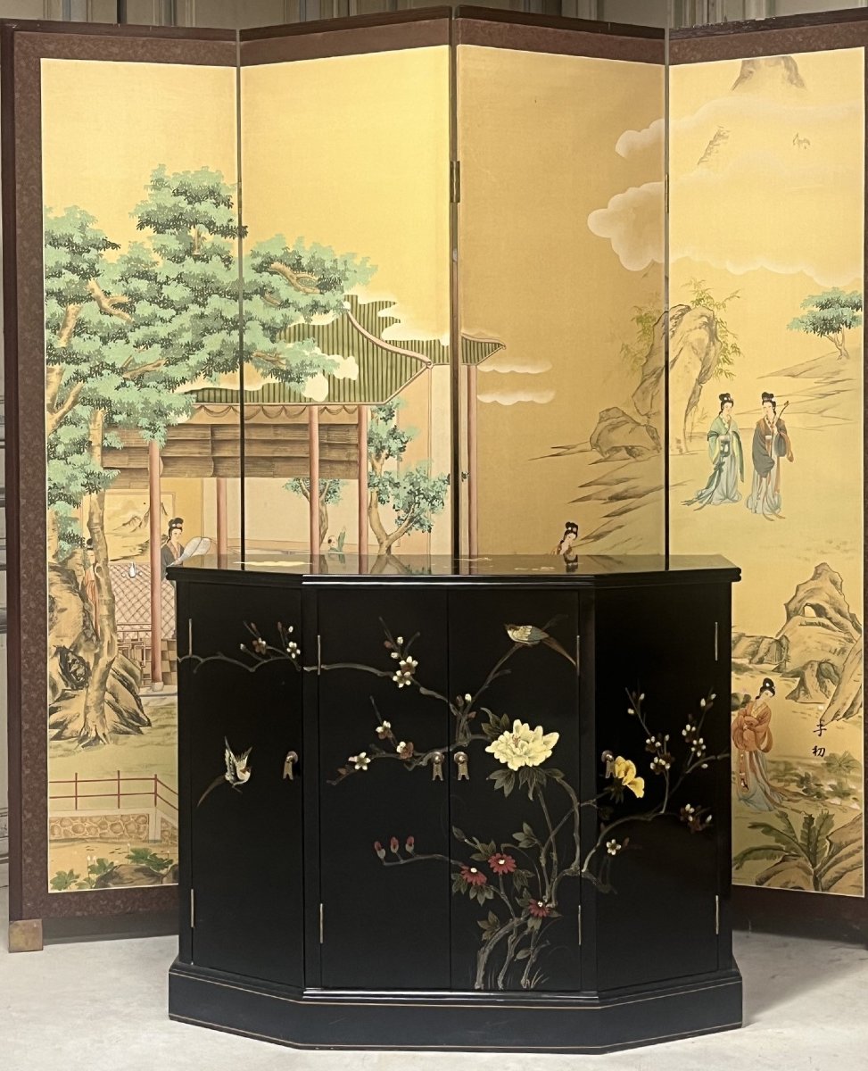 Petit buffet en bois laqué et peint, époque XXe siècle