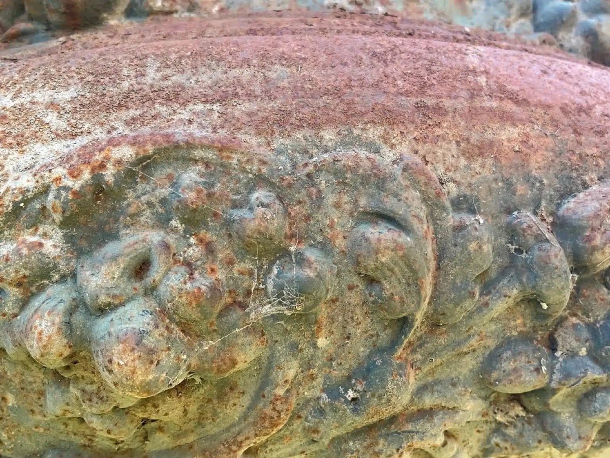 Pair Of Vases And Their Val d'Osne Cast-iron Bases-photo-4