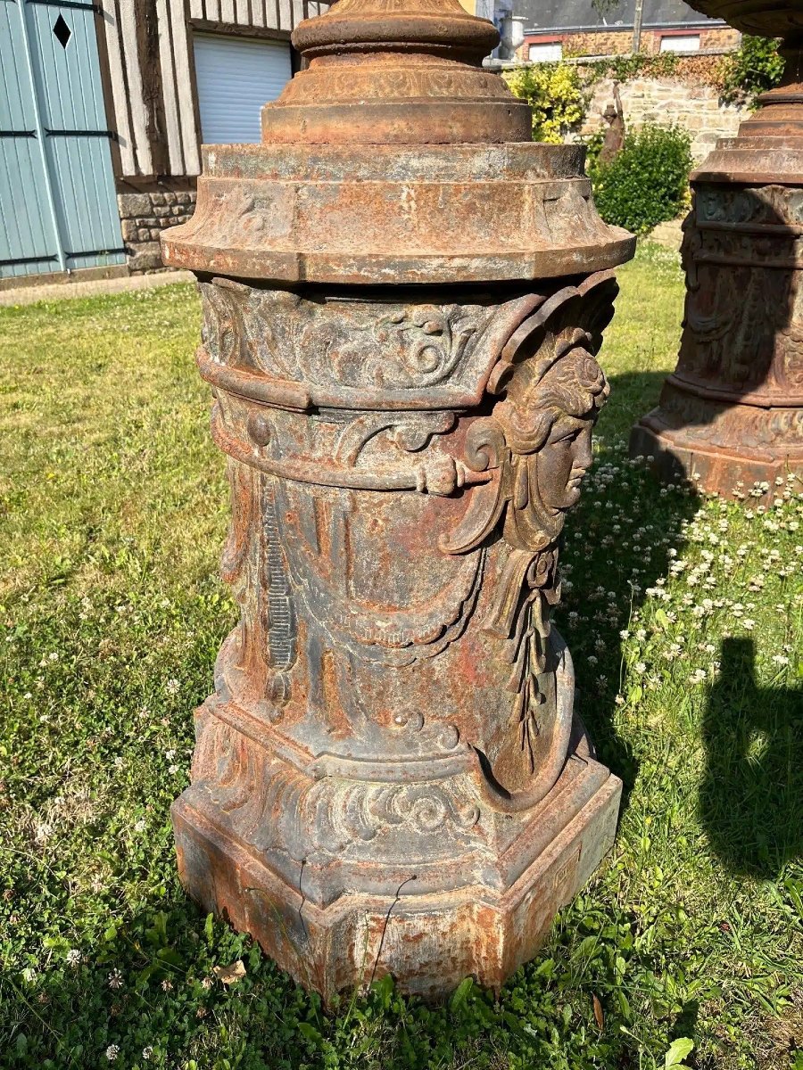 Pair Of Vases And Their Val d'Osne Cast-iron Bases-photo-1