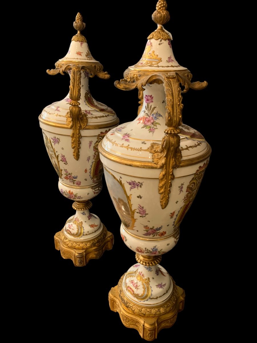 Très Importants Paire De Vases En Porcelaine De Sèvres Blanc,  Signé"-photo-1