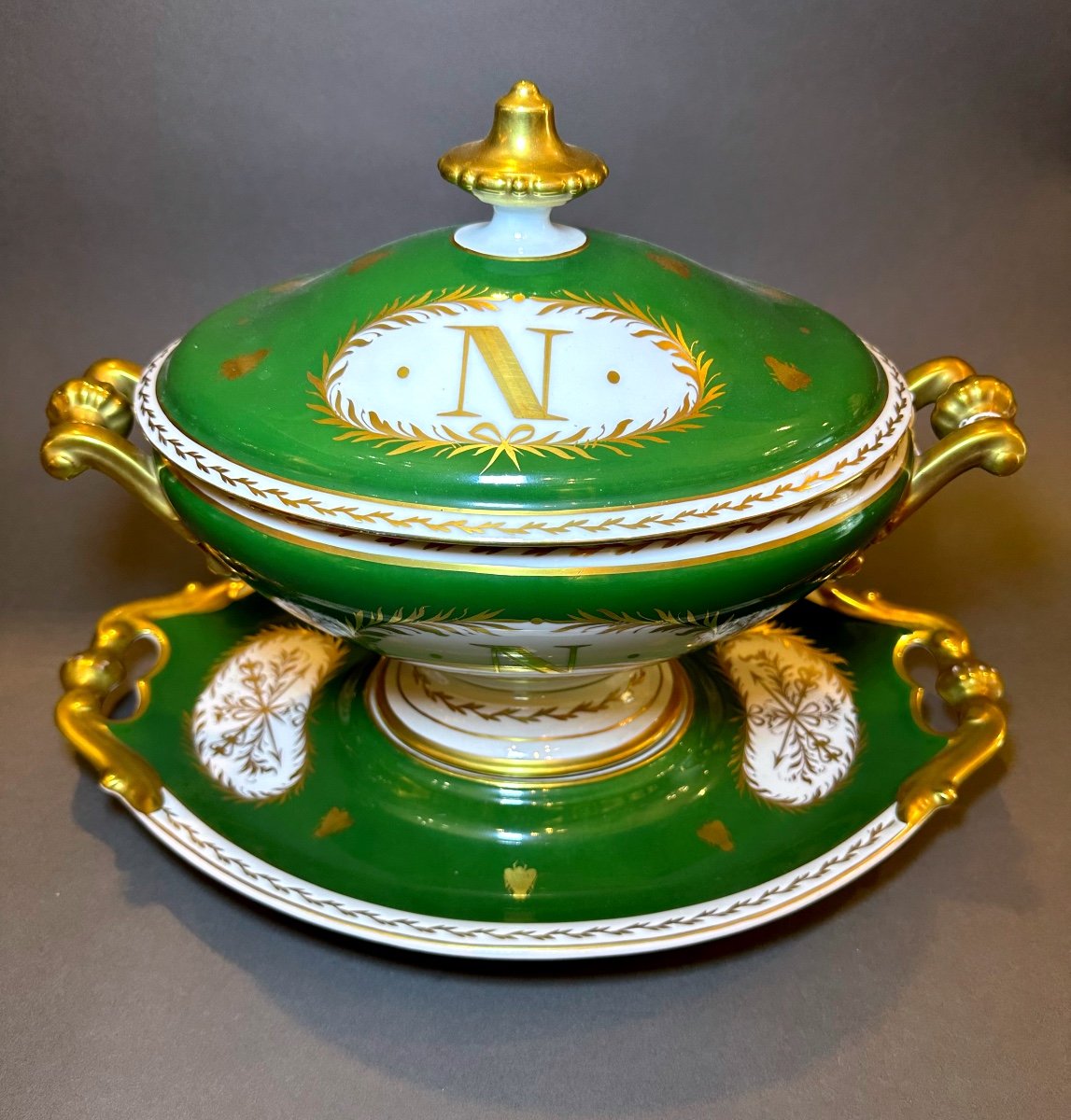 Soupière Verte En Porcelaine De Paris 