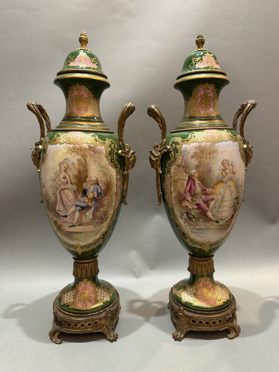 Paire De Vases, en porcelaine de Sèvres 60 cm