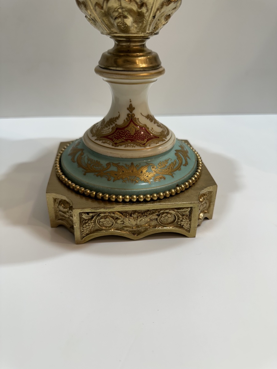 Paire de vases en porcelaine de Sèvres -photo-2