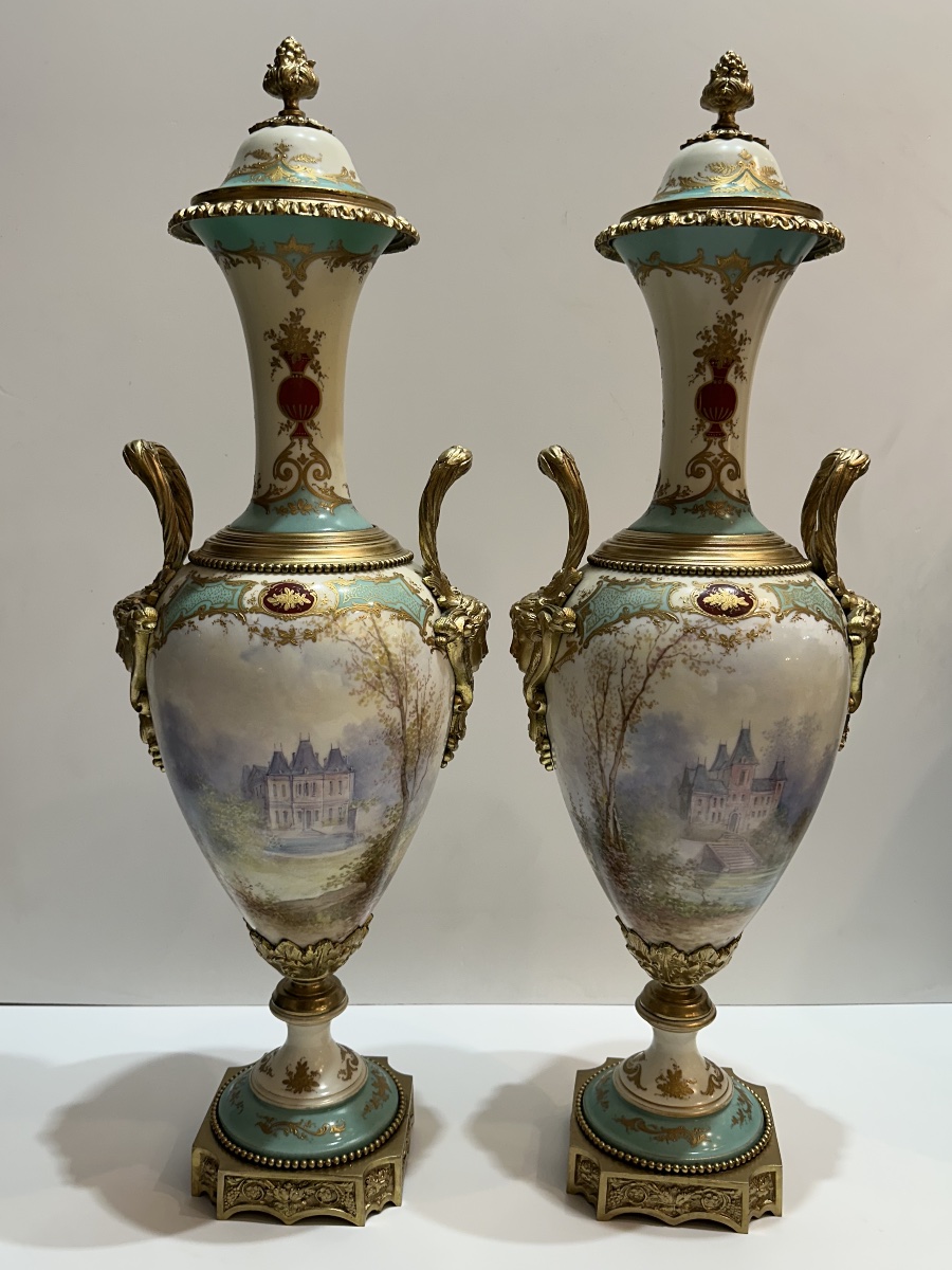 Paire de vases en porcelaine de Sèvres -photo-4