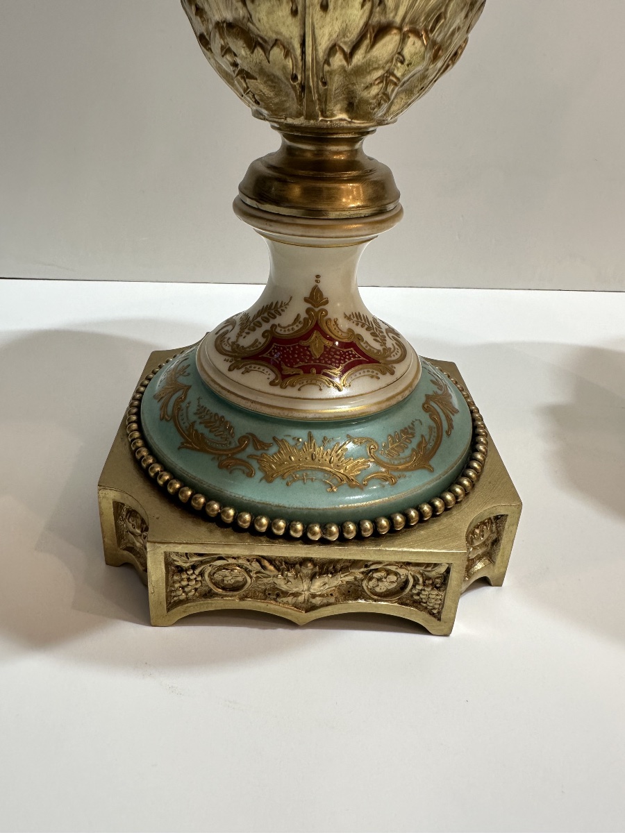 Paire de vases en porcelaine de Sèvres -photo-6