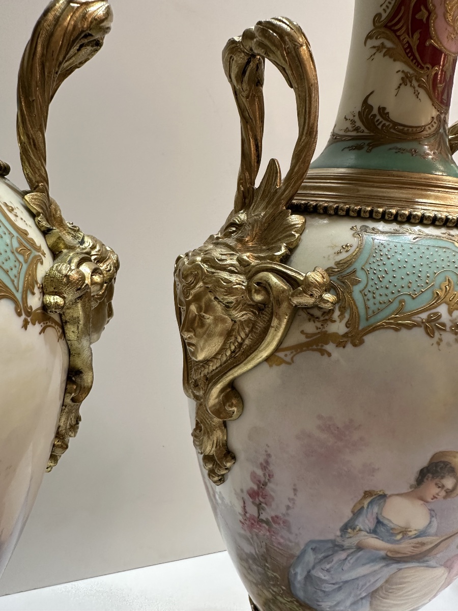 Paire de vases en porcelaine de Sèvres -photo-7