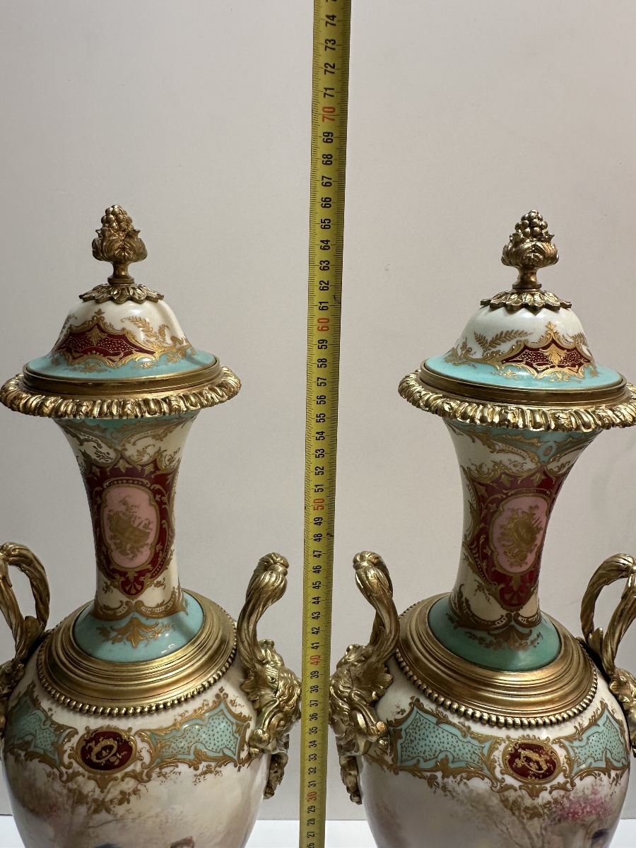 Paire de vases en porcelaine de Sèvres -photo-8