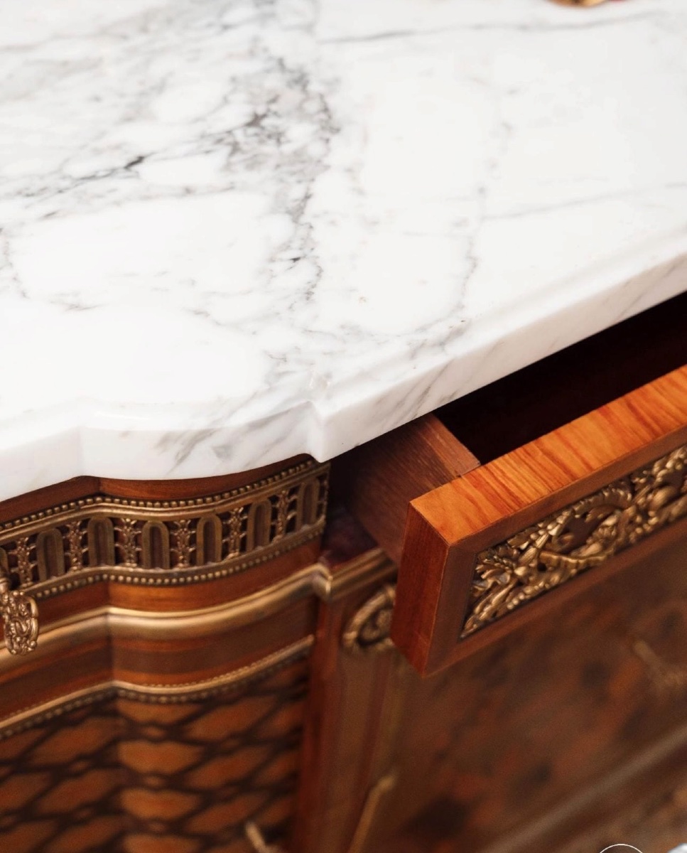  Chest Of Drawers With A Central Recess-photo-2