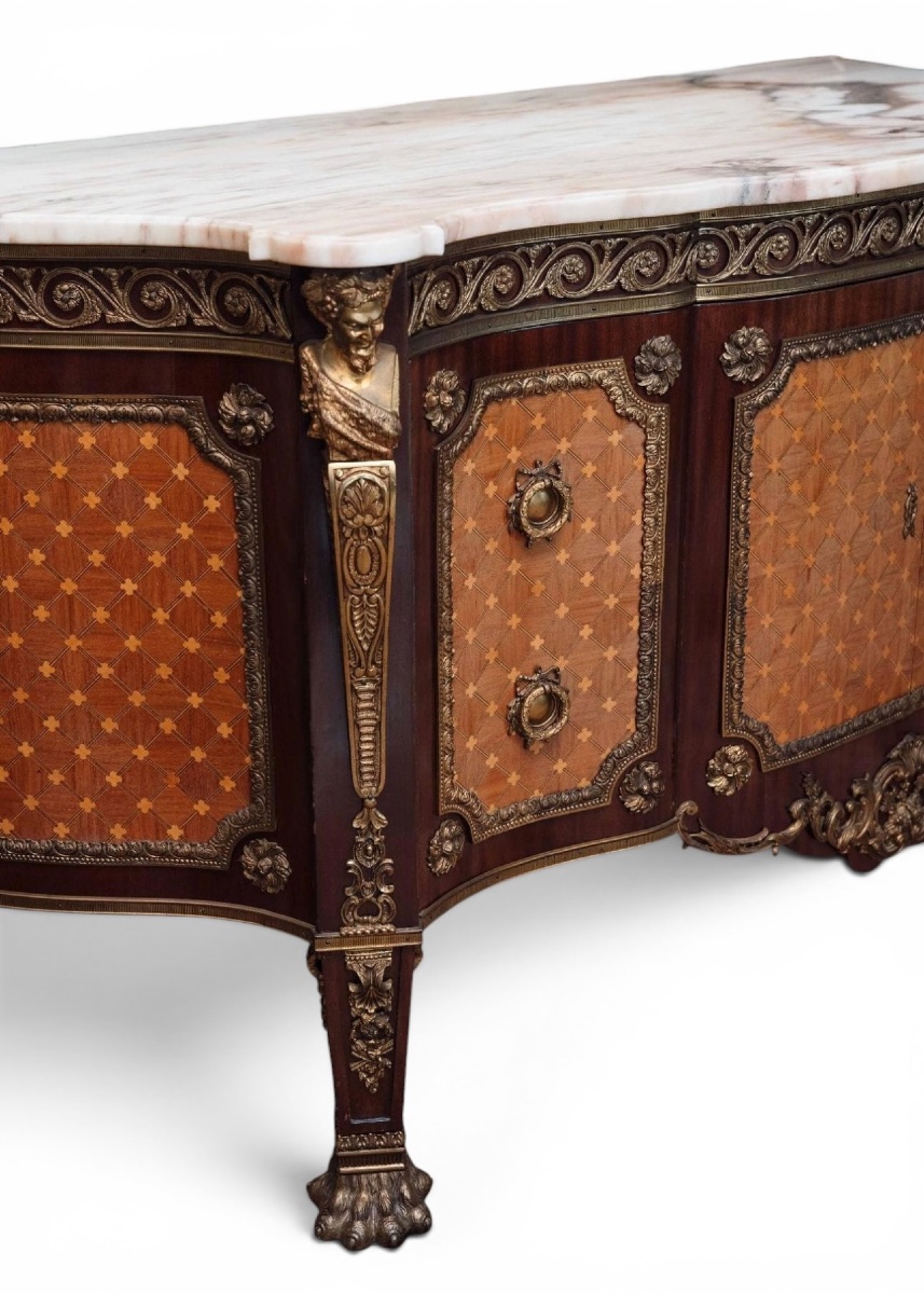Chest Of Drawers With An Ornate Design-photo-2