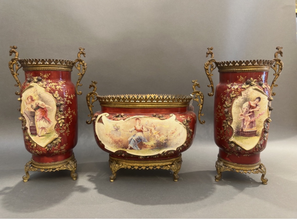 Garniture de cheminée en porcelaine et bronze doré – 3 pièces, fin XIXᵉ siècle